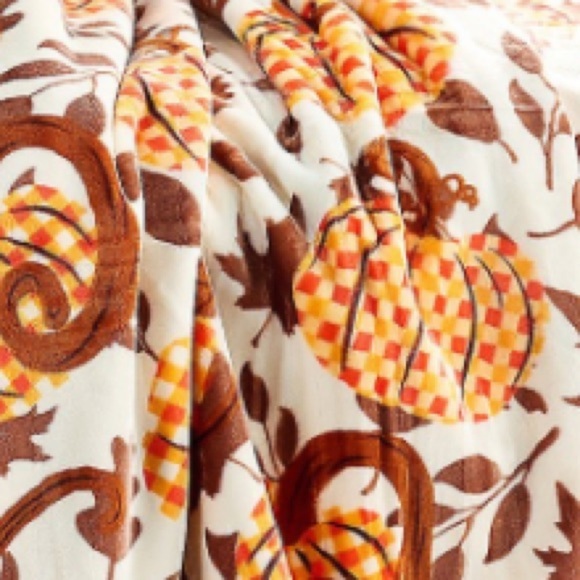 HAY & HARVEST Halloween & Harvest 60x80 Throw (Plaid Pumpkins) - Picture 3 of 7